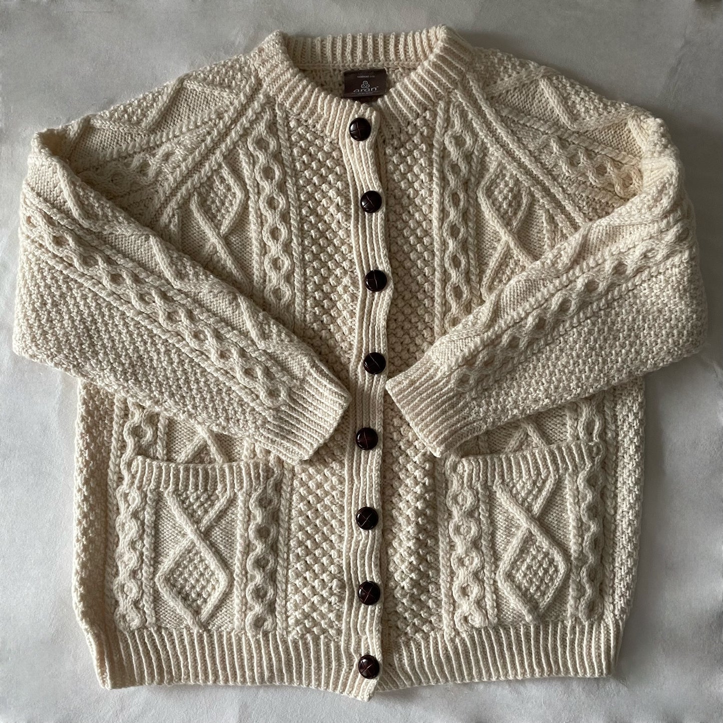 【プレオーダー】Aran Woollen Mills 手編みニットカーディガン ユニセックス